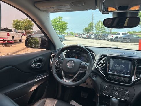 Used 2019 Jeep Cherokee Overland AWD/4WD image 46