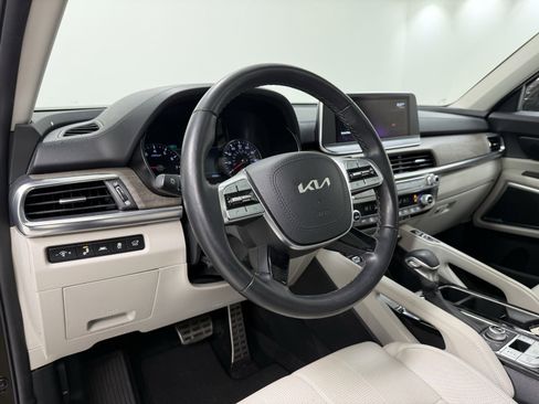 Used 2022 Kia Telluride SX w/ Towing Package image 12