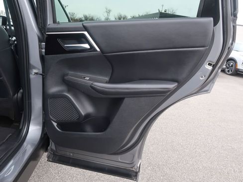 Used 2022 Mitsubishi Outlander SE image 19