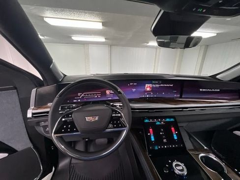 Used 2026 Cadillac Escalade Platinum Sport w/ LPO, ONYX Package AWD/4WD image 16