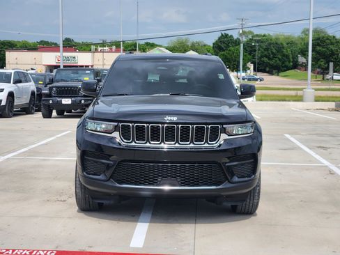 Used 2025 Jeep Grand Cherokee Laredo X RWD image 6