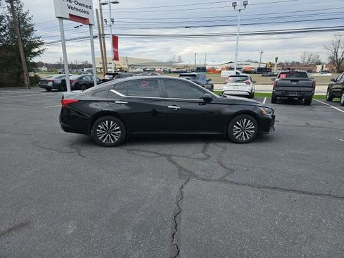 Used 2024 Nissan Altima 2.5 SV w/ SV Premium Package image 8