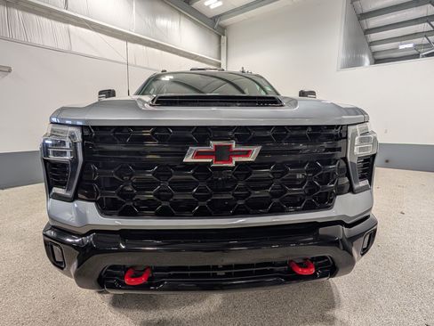 Used 2024 Chevrolet Silverado 2500 ZR2 w/ Technology Package AWD/4WD image 12
