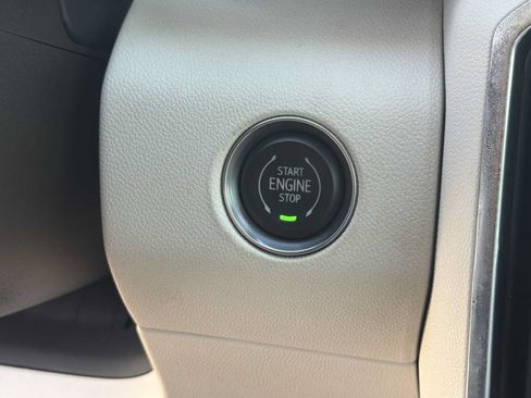 Used 2025 GMC Acadia Denali w/ Super Cruise Package FWD image 10