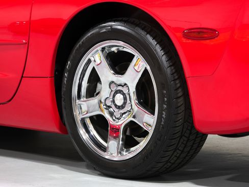 Used 1997 Chevrolet Corvette Coupe w/ Memory Pkg RWD image 34