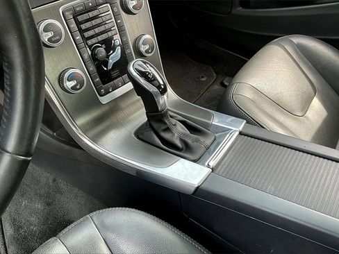 Used 2015 Volvo S60 T5 Platinum image 14