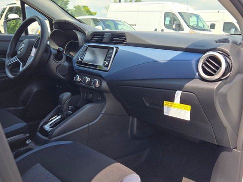 Used 2025 Nissan Versa SV FWD image 5