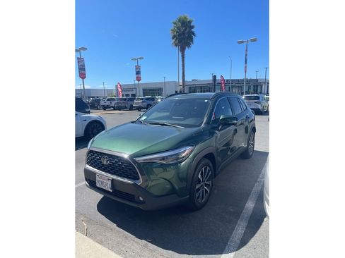 Used 2022 Toyota Corolla Cross XLE w/ Convenience Package image 3