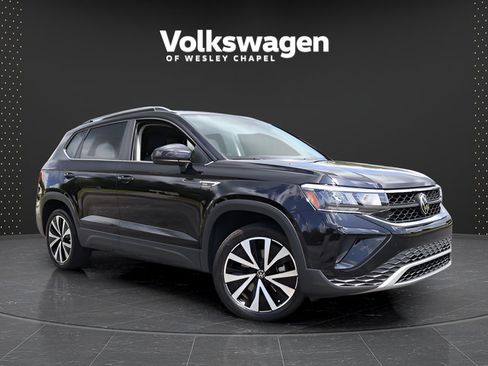 Certified 2022 Volkswagen Taos SE FWD image 1