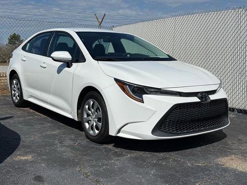 Used 2022 Toyota Corolla LE image 1