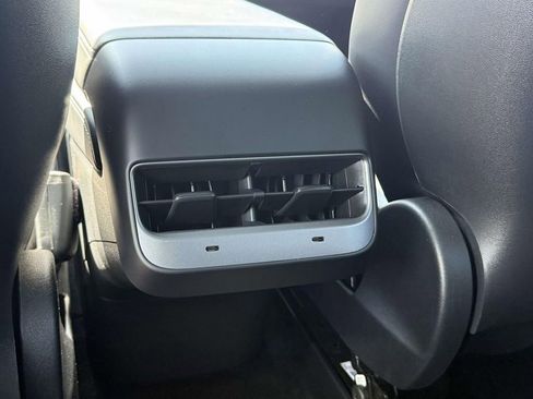 Used 2023 Tesla Model Y 2WD image 15