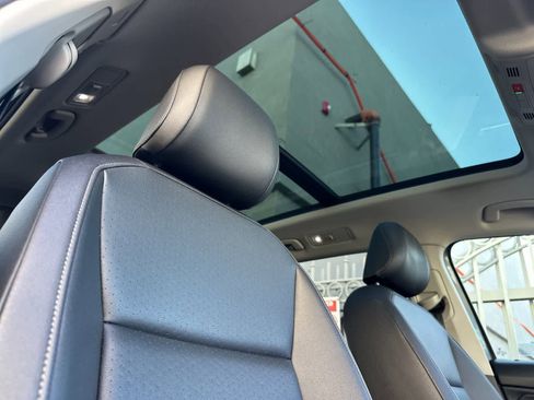 Used 2020 Volkswagen Tiguan SE w/ Panoramic Sunroof Package image 18