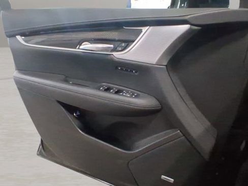 Used 2024 Cadillac XT6 Sport w/ LPO, Onyx Lite Package AWD/4WD image 33