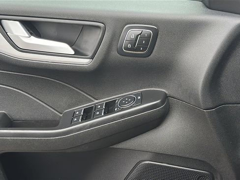 Used 2025 Ford Escape Platinum image 37