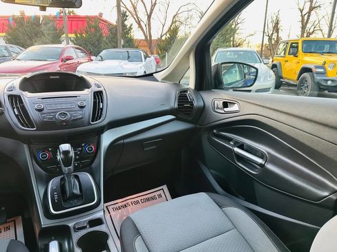 Used 2017 Ford C-MAX SE w/ Interior Protection Package FWD image 14