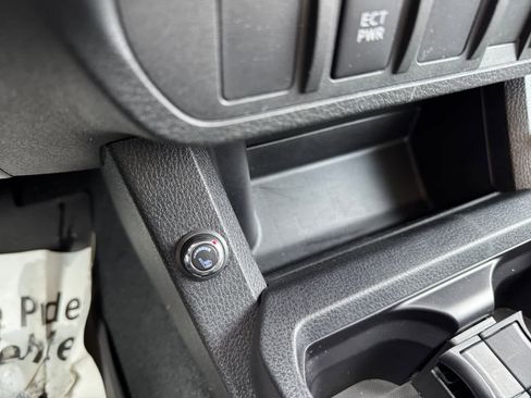 Used 2023 Toyota Tacoma SR image 4