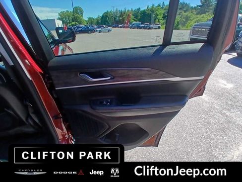 Certified 2023 Jeep Grand Cherokee Limited AWD/4WD image 14