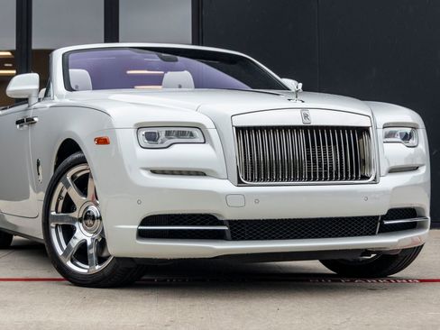Used 2018 Rolls-Royce Dawn RWD image 8