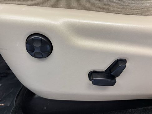 Used 2013 Jeep Grand Cherokee Limited w/ Luxury Group II image 23