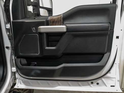 Used 2019 Ford F250 Lariat w/ Lariat Value Package AWD/4WD image 45