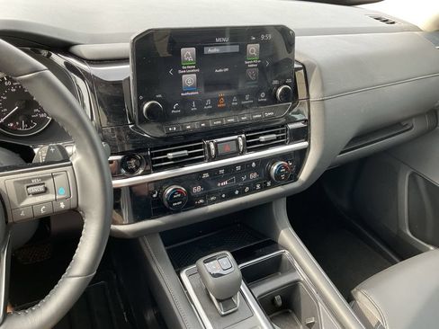 Used 2025 Nissan Pathfinder SL AWD/4WD image 13