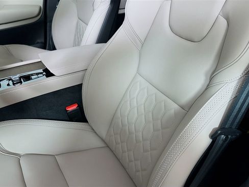Used 2025 Volvo XC90 B5 Core w/ Climate Package image 9