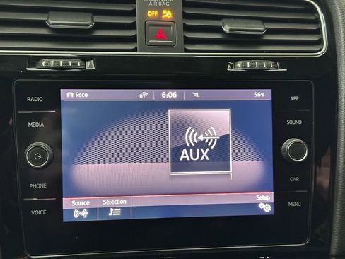 Used 2016 Volkswagen Golf 4-Door image 45