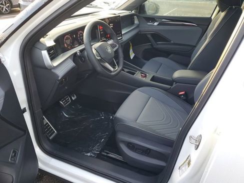 New 2026 Volkswagen Tiguan SE R-Line image 17