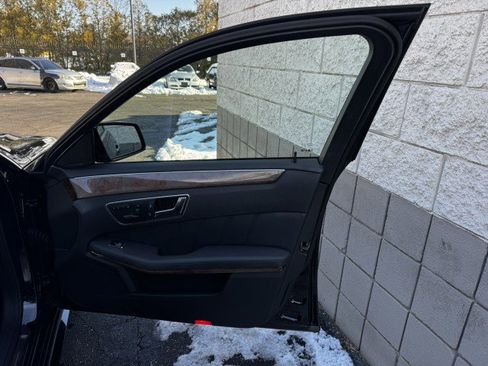 Used 2013 Mercedes-Benz E 550 4MATIC Sedan image 36