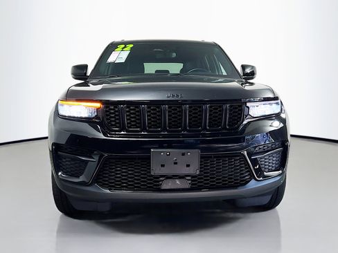 Used 2022 Jeep Grand Cherokee Altitude AWD/4WD image 11
