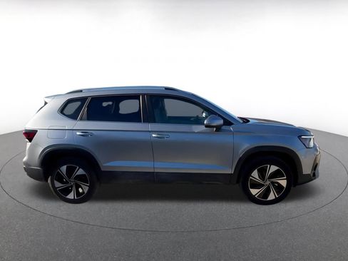 Used 2025 Volkswagen Taos SE image 16