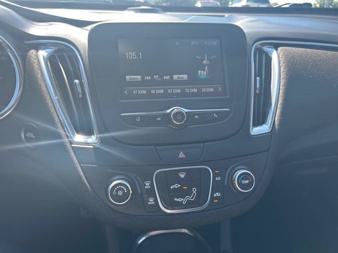 Used 2017 Chevrolet Malibu LT FWD image 13