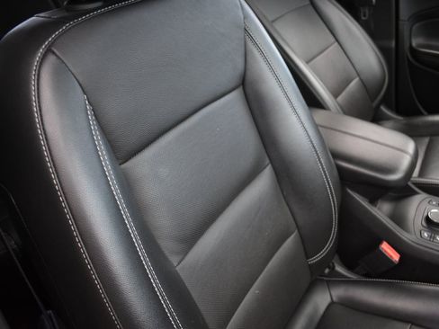 Used 2023 GMC Terrain SLT image 24