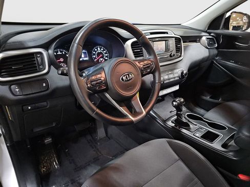 Used 2016 Kia Sorento LX w/ LX Convenience Package image 9