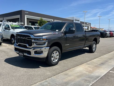 New 2026 RAM 2500 Big Horn AWD/4WD image 2