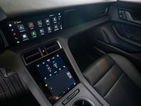 New 2025 Porsche Taycan image 28