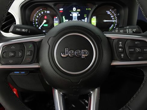 Used 2025 Jeep Wrangler Unlimited Sahara AWD/4WD image 12