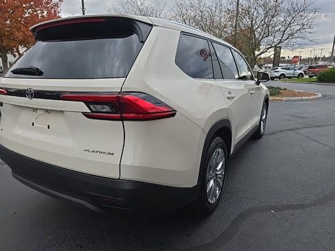 Used 2024 Toyota Grand Highlander Platinum image 8