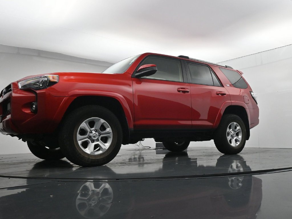 Used 2024 Toyota 4Runner SR5 AWD/4WD image 33
