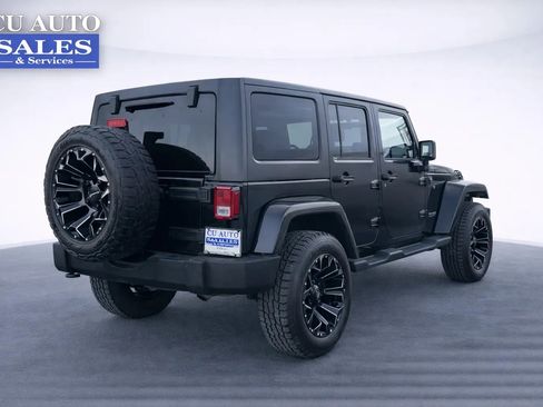 Used 2018 Jeep Wrangler Unlimited Sahara w/ Connectivity Group image 7