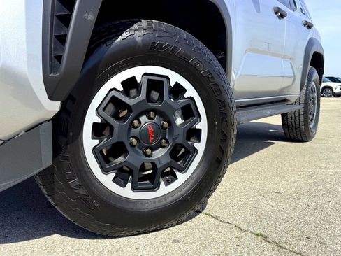 Used 2025 Toyota 4Runner TRD Off-Road image 2