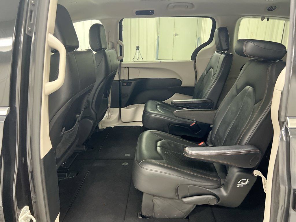 Used 2020 Chrysler Pacifica Touring-L FWD image 22
