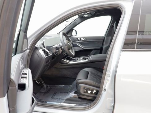 New 2026 BMW X7 xDrive40i w/ M Sport Package AWD/4WD image 6