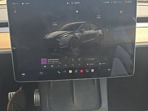 Used 2022 Tesla Model Y Performance AWD/4WD image 6