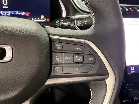 Used 2023 Jeep Grand Cherokee Limited RWD image 25