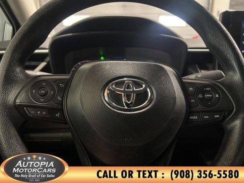 Used 2025 Toyota Corolla LE w/ Convenience Package image 27