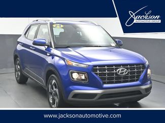 Used 2024 Hyundai Venue SEL FWD video 1