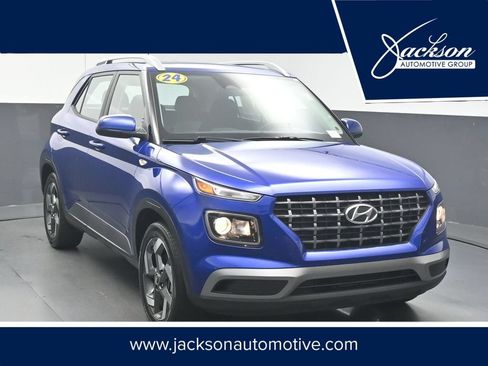 Used 2024 Hyundai Venue SEL FWD image 1