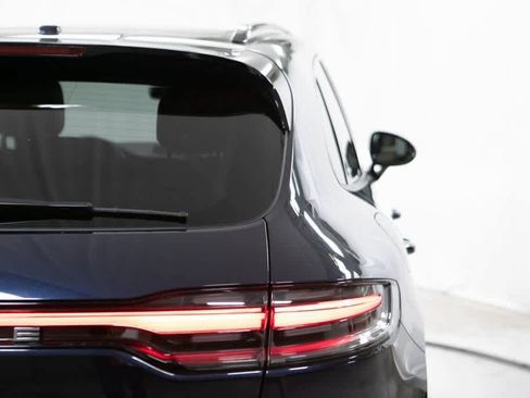 Certified 2023 Porsche Macan image 36