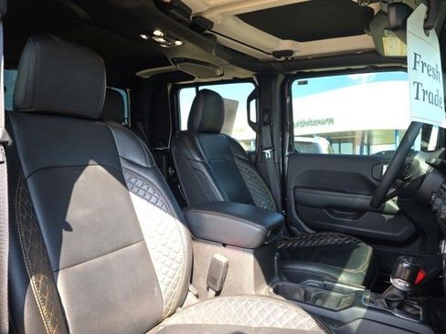 Used 2023 Jeep Gladiator Overland AWD/4WD image 14
